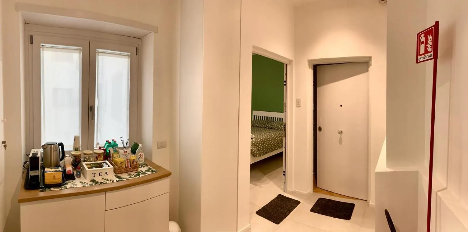 Room A ローマ 0*,  イタリア